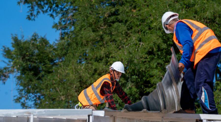 Professional gutter cleaning in Costa Mesa, CA